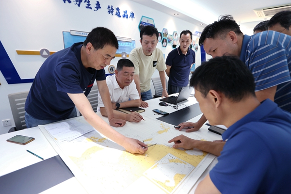 寧波海運(yùn)華開(kāi)明技能大師工作室研究分析。陸瑩攝_副本.jpg